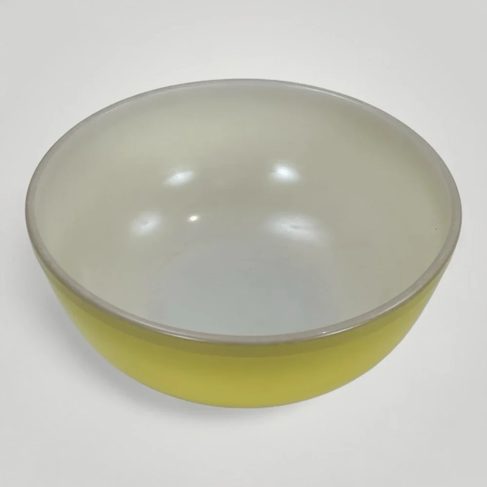 1940s Pyrex Yellow Nesting Bowl 2.5 Qt No Number‎ Mixing Bowl USA Vintage
